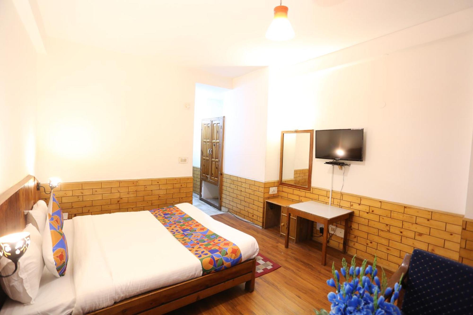 Hotel Surbhi Vashist Екстер'єр фото