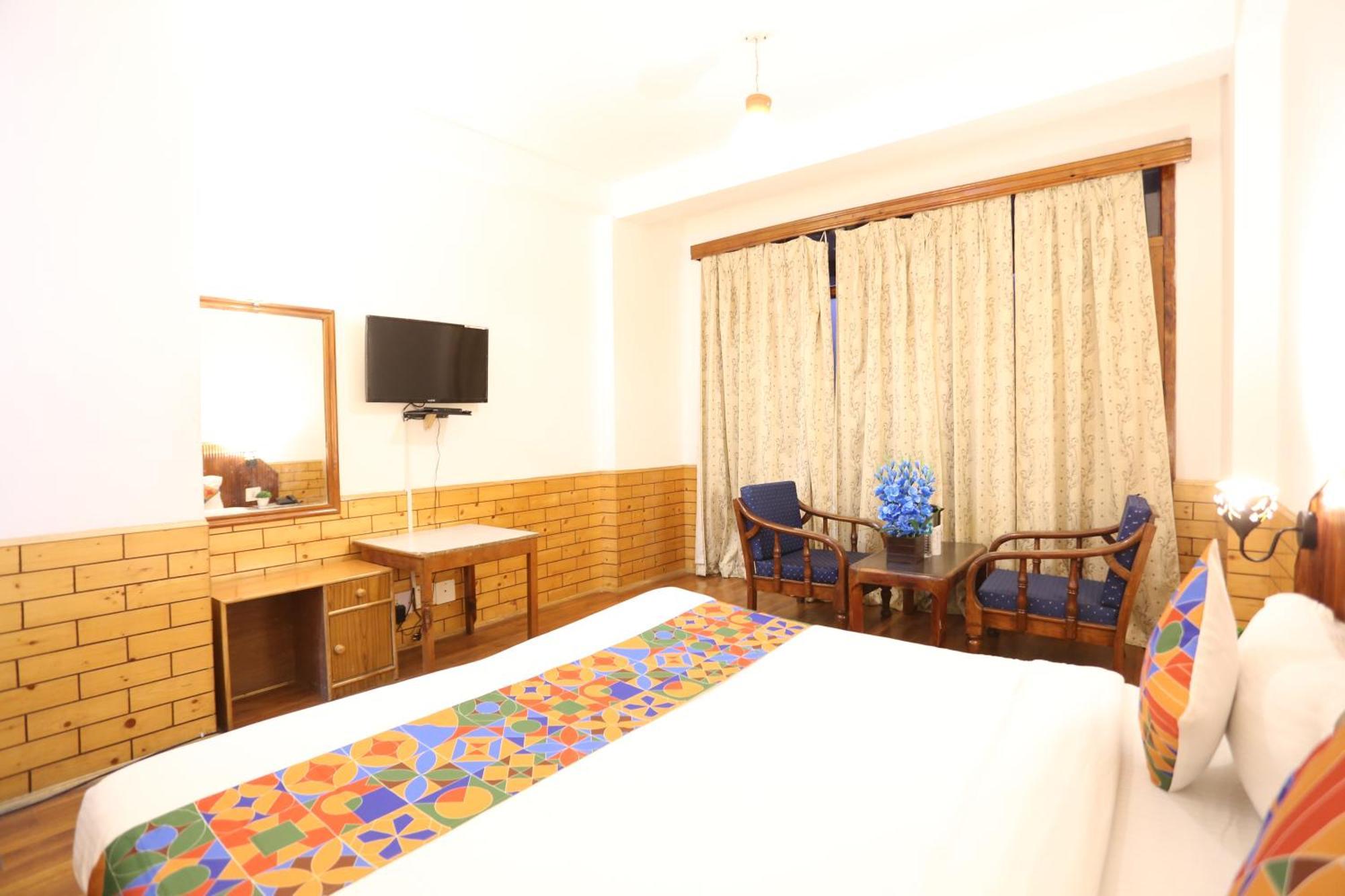 Hotel Surbhi Vashist Екстер'єр фото