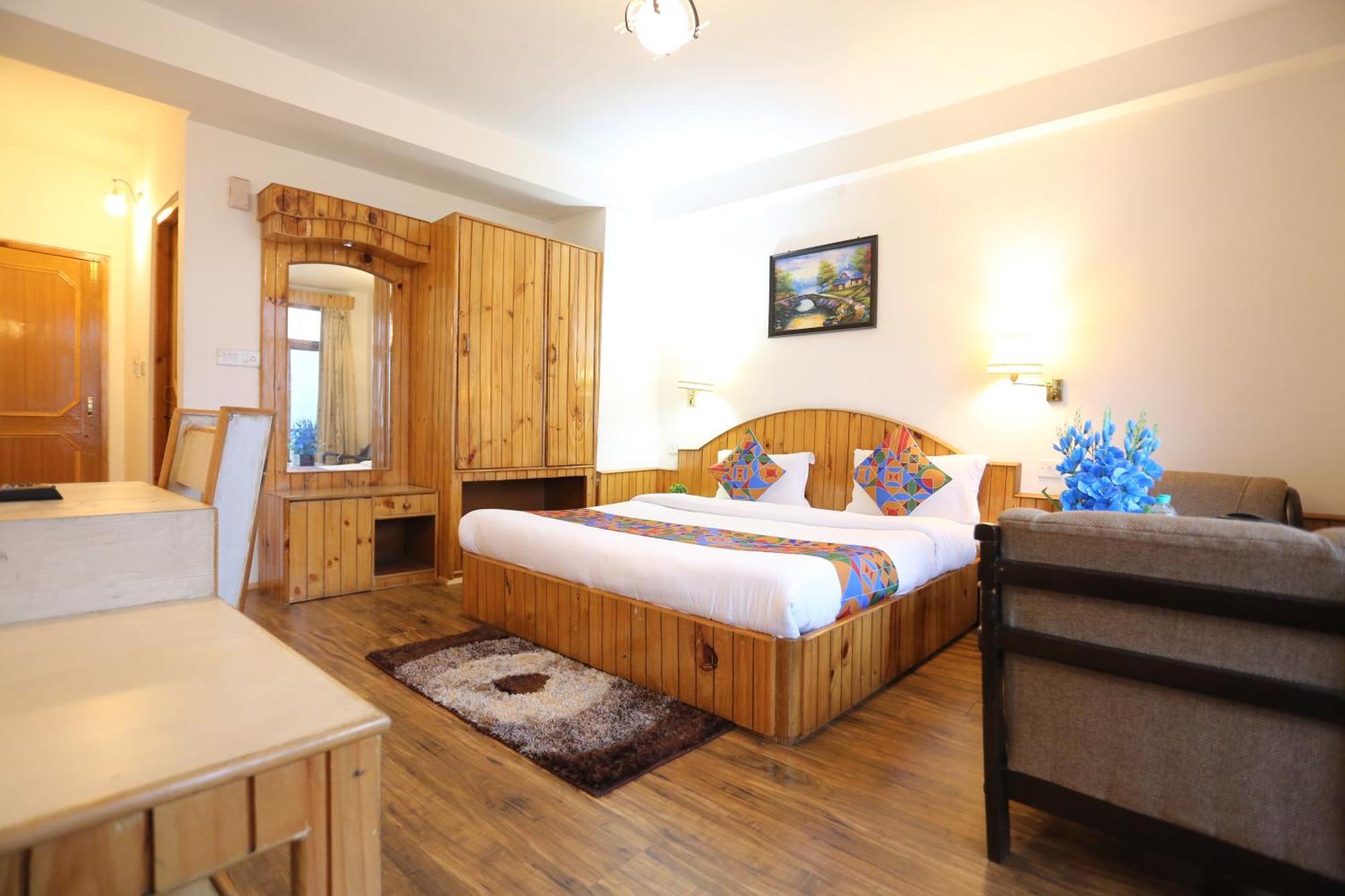 Hotel Surbhi Vashist Екстер'єр фото