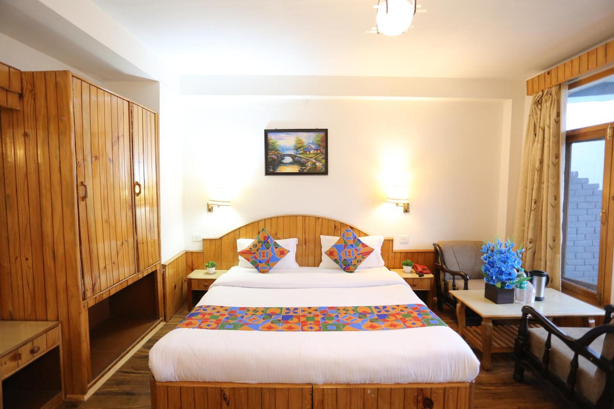 Hotel Surbhi Vashist Екстер'єр фото