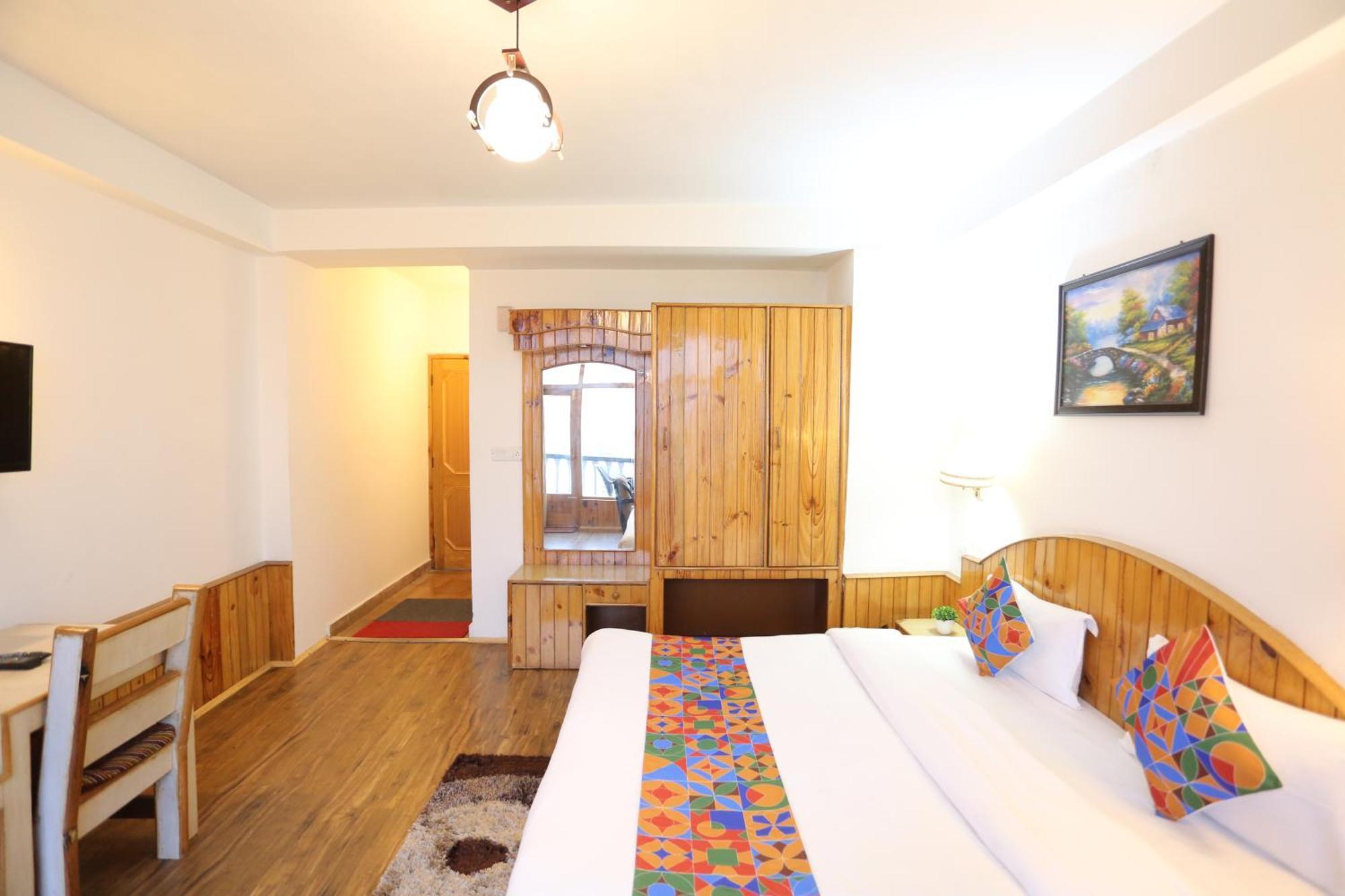 Hotel Surbhi Vashist Екстер'єр фото