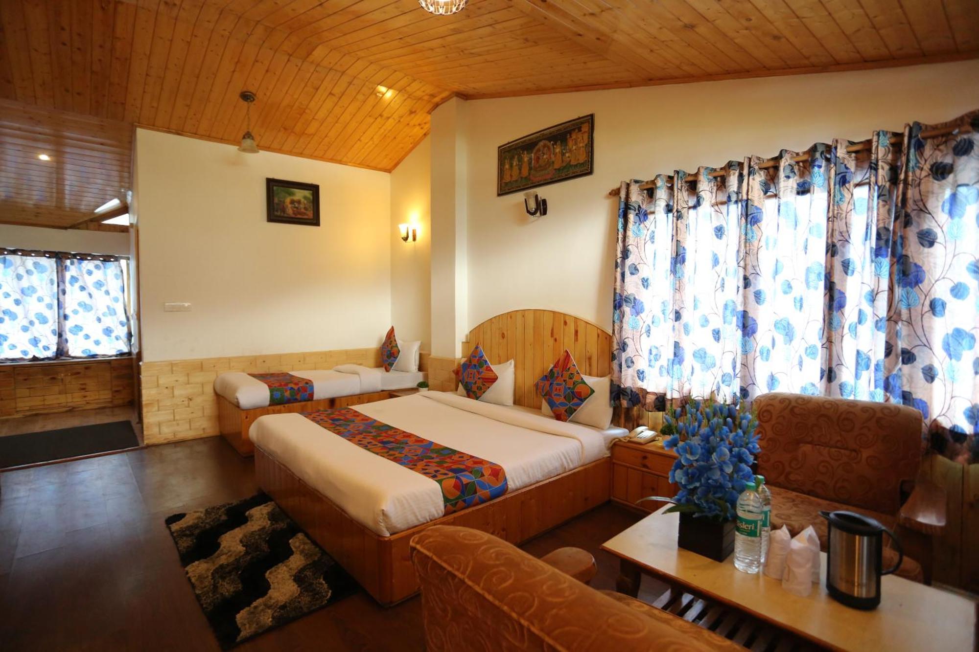Hotel Surbhi Vashist Екстер'єр фото