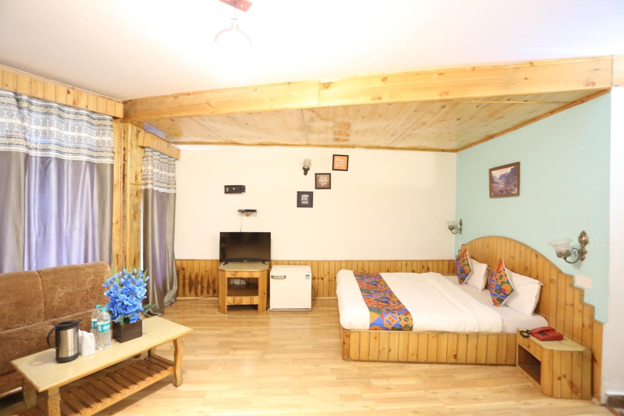 Hotel Surbhi Vashist Екстер'єр фото
