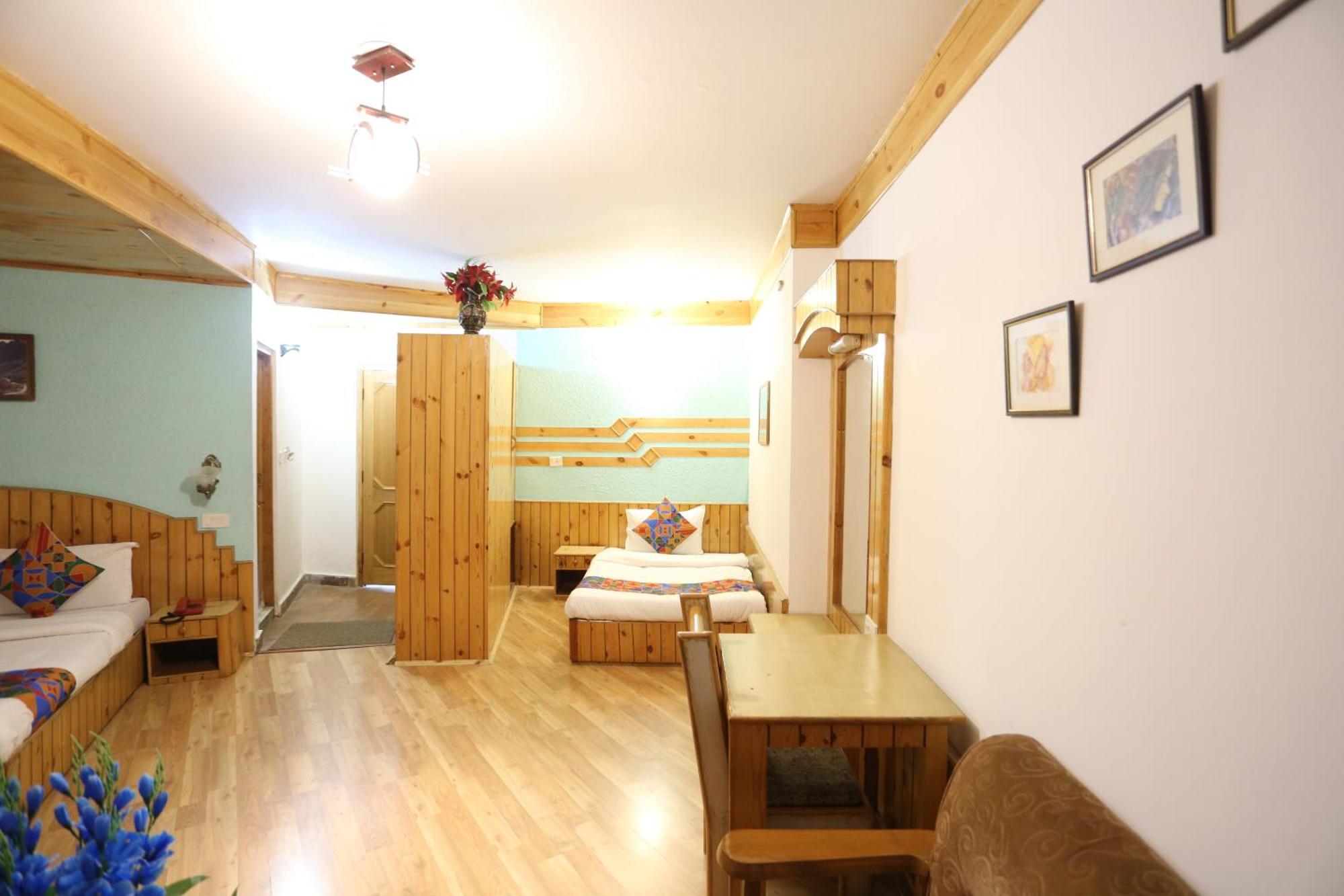 Hotel Surbhi Vashist Екстер'єр фото