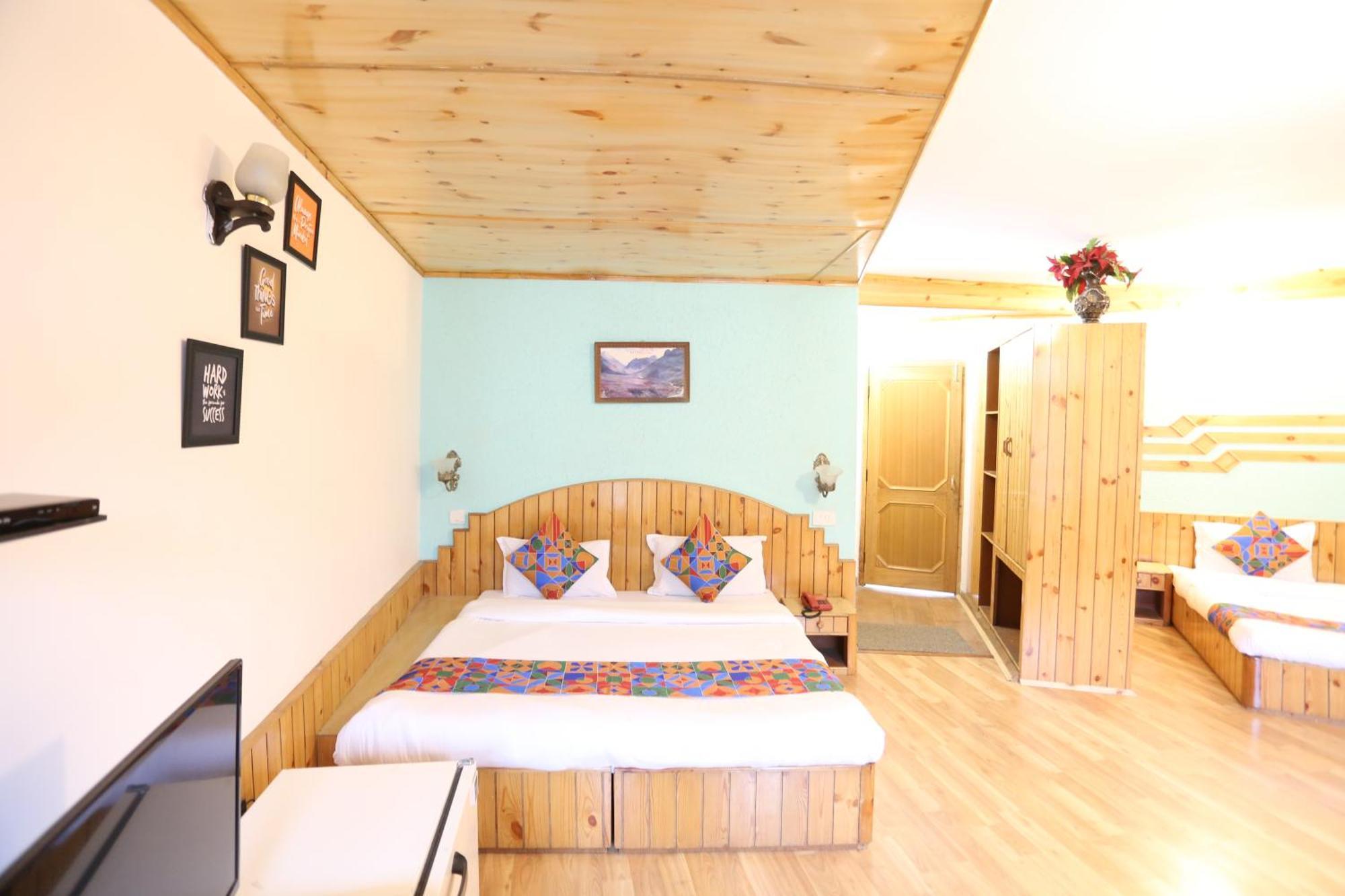 Hotel Surbhi Vashist Екстер'єр фото