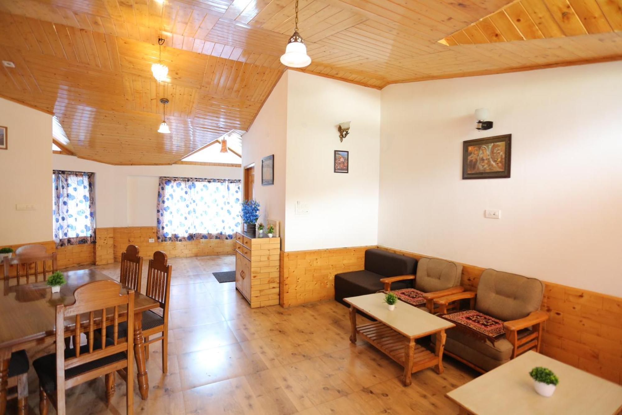 Hotel Surbhi Vashist Екстер'єр фото
