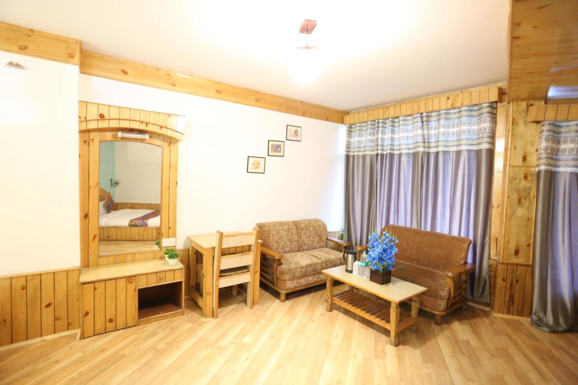 Hotel Surbhi Vashist Екстер'єр фото
