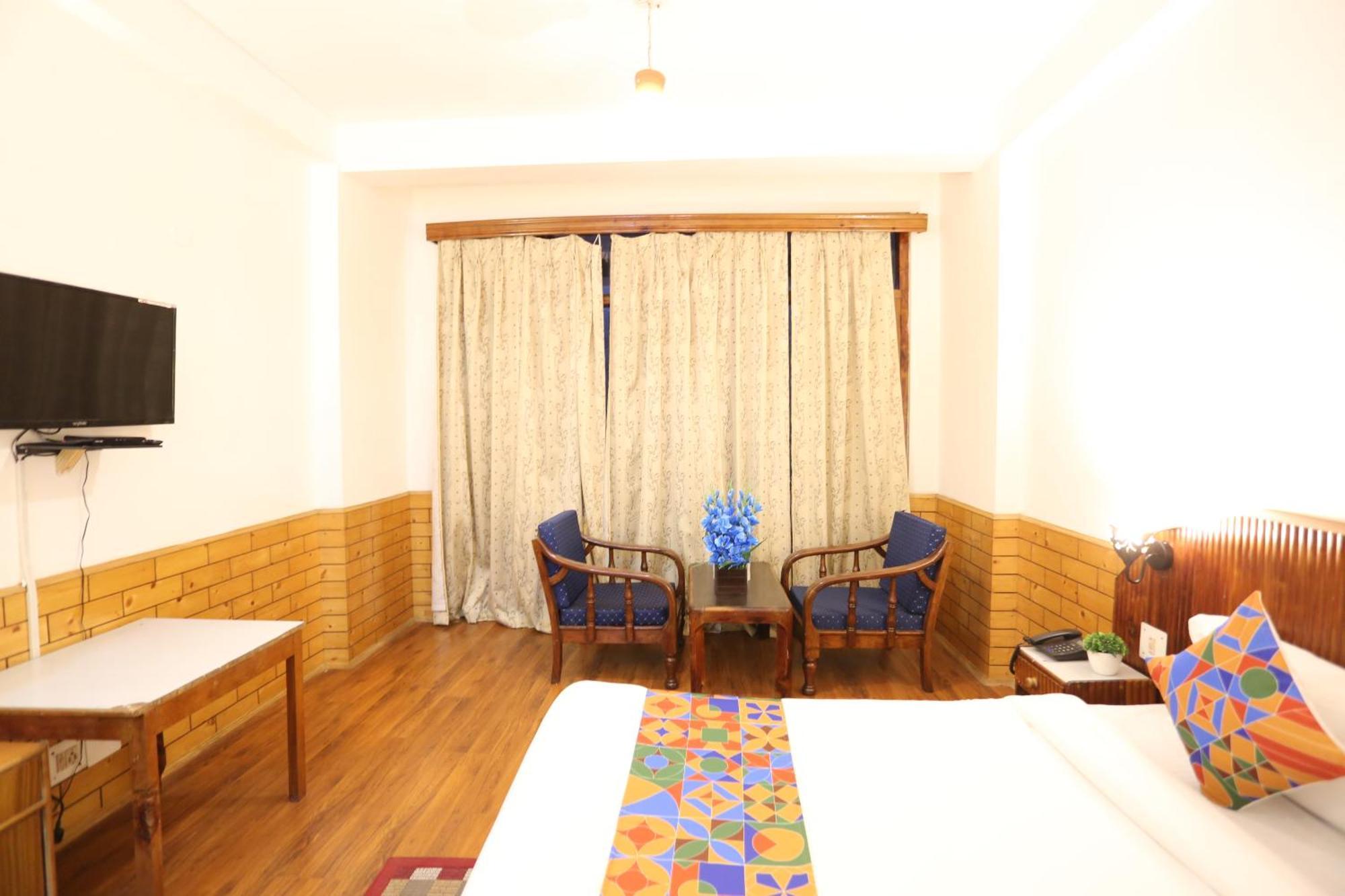 Hotel Surbhi Vashist Екстер'єр фото