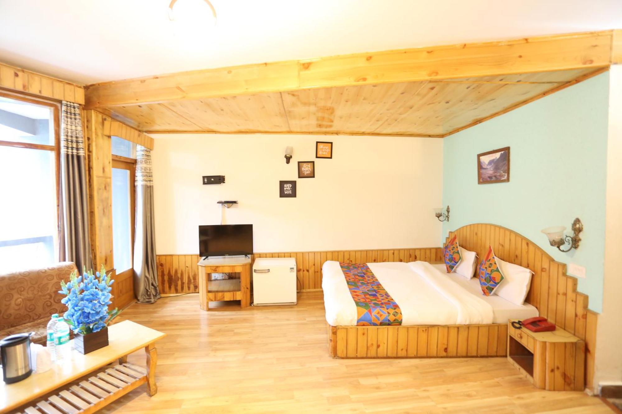 Hotel Surbhi Vashist Екстер'єр фото