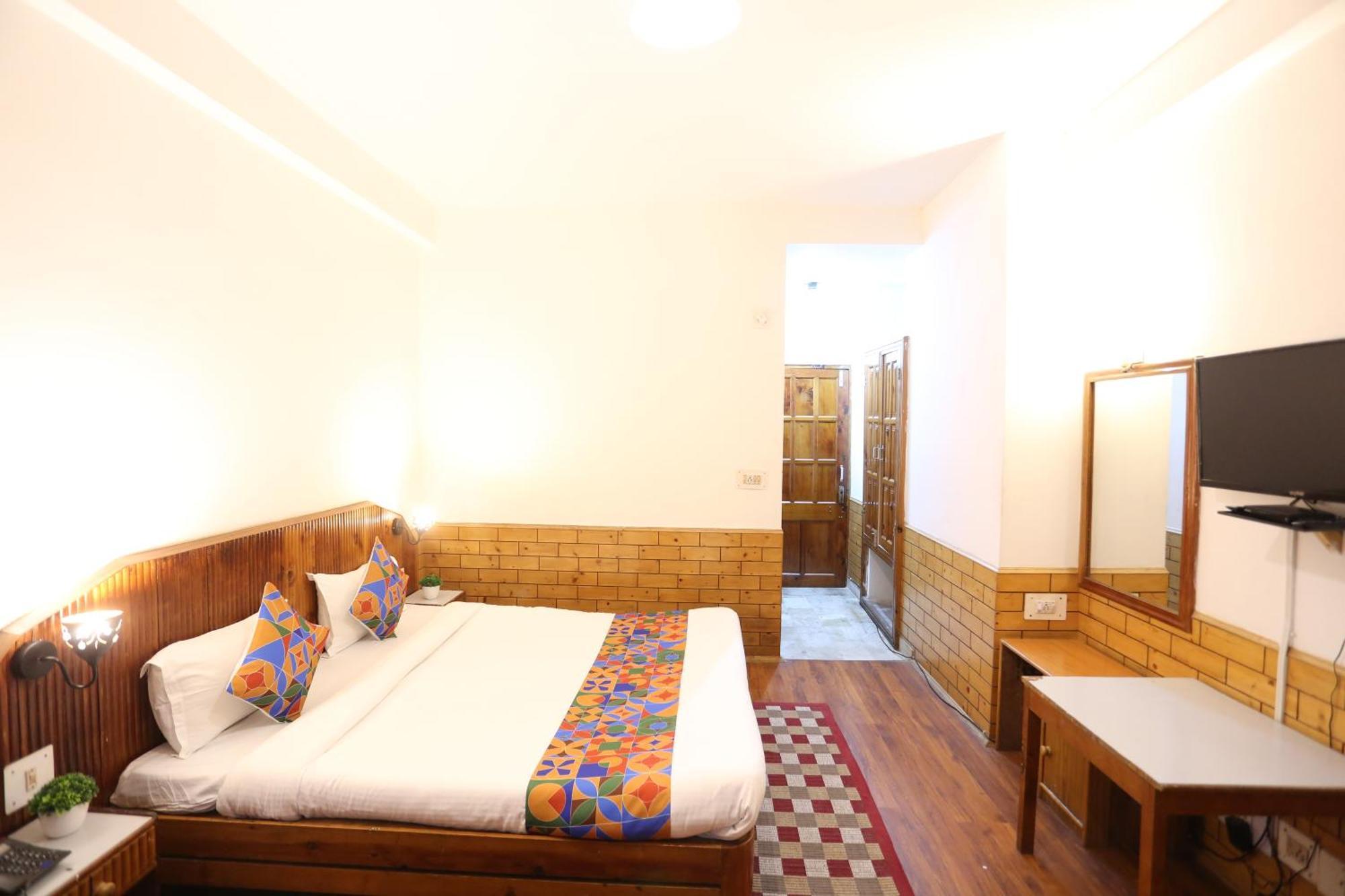 Hotel Surbhi Vashist Екстер'єр фото