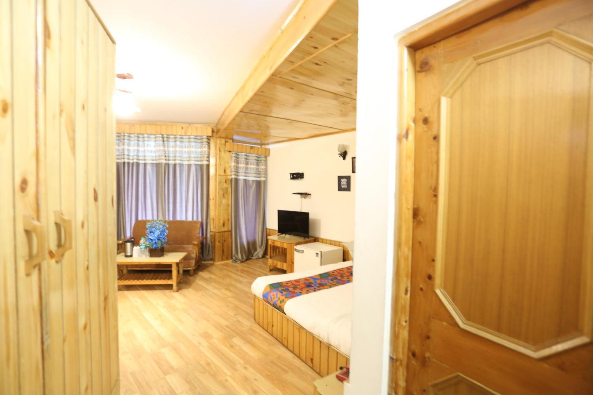 Hotel Surbhi Vashist Екстер'єр фото