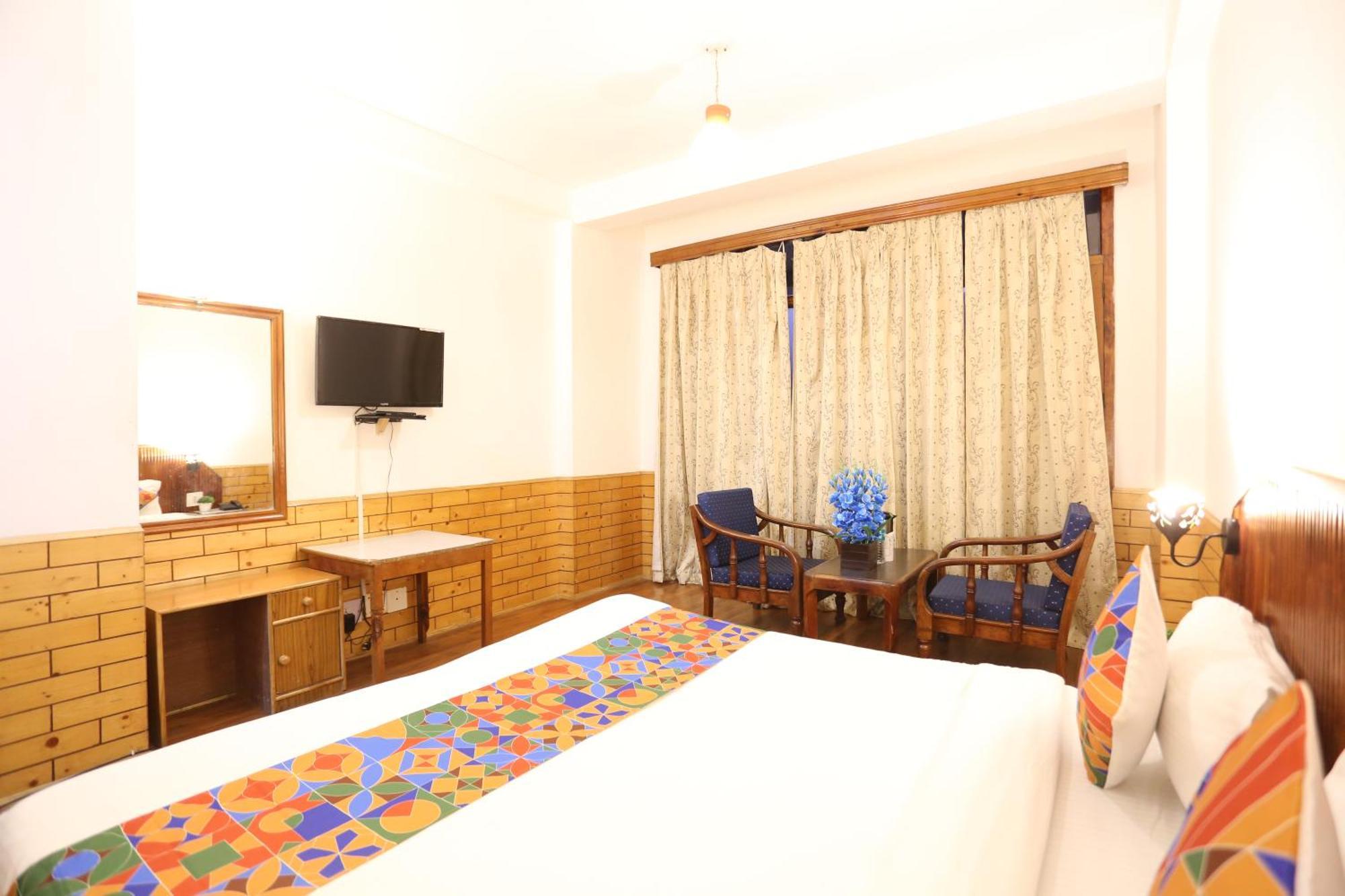 Hotel Surbhi Vashist Екстер'єр фото