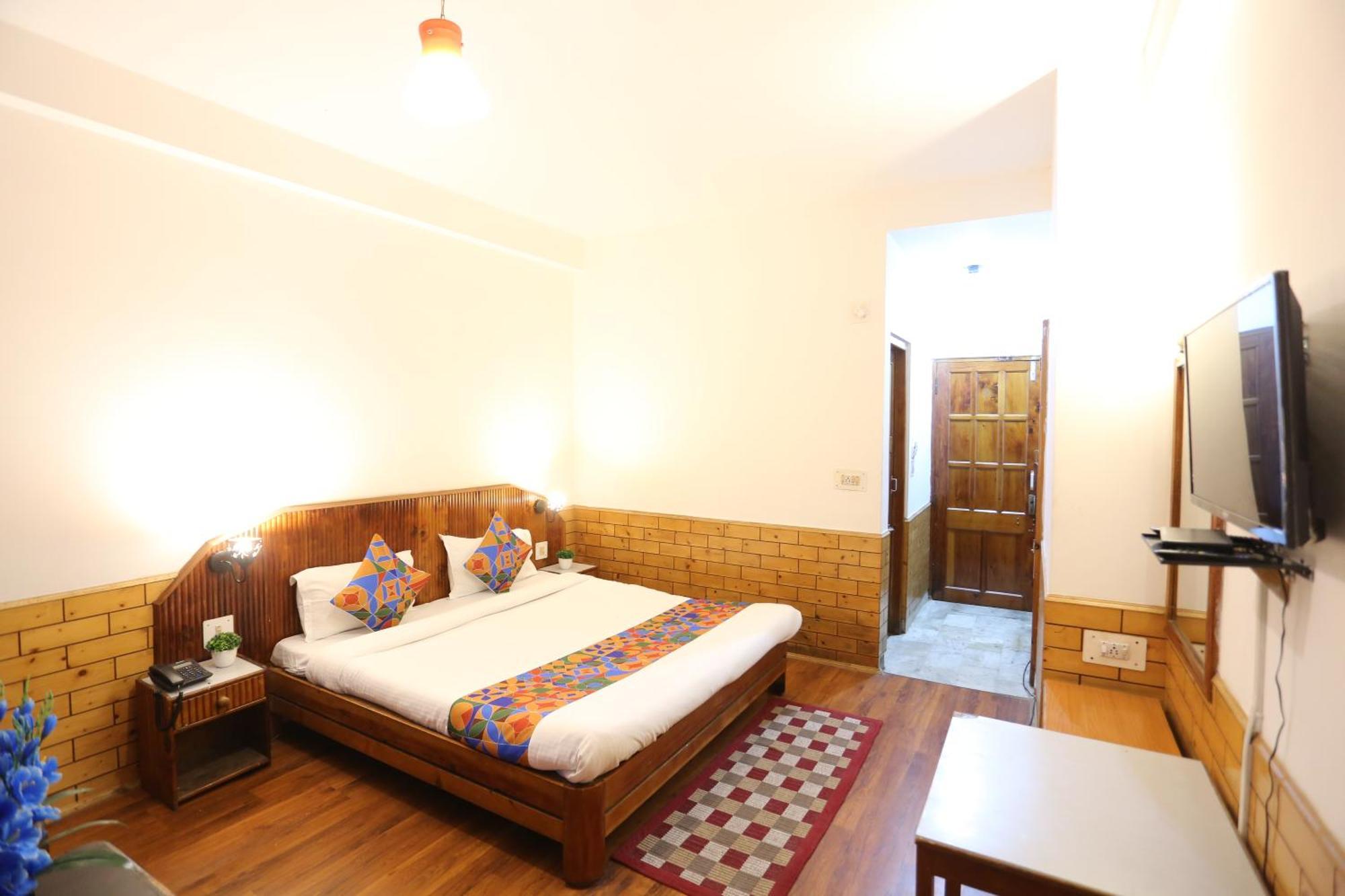 Hotel Surbhi Vashist Екстер'єр фото
